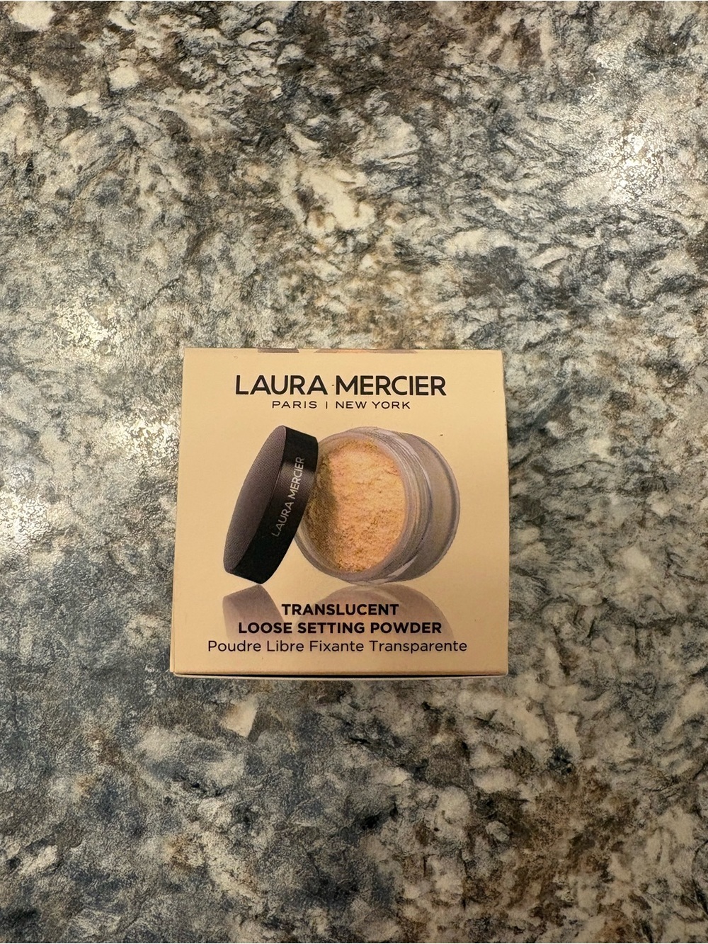 laura mercier Translucent Loose Setting Powder - Cream & Black Packaging